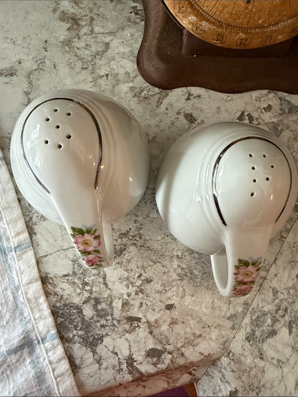 HALLS Vintage White Floral Porcelain Salt & Pepper Shakers - Picture 2 of 4